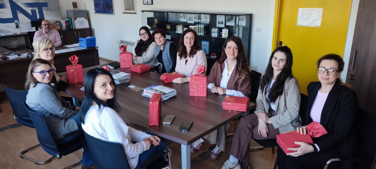 Poklon kolegicama za 8.Mart